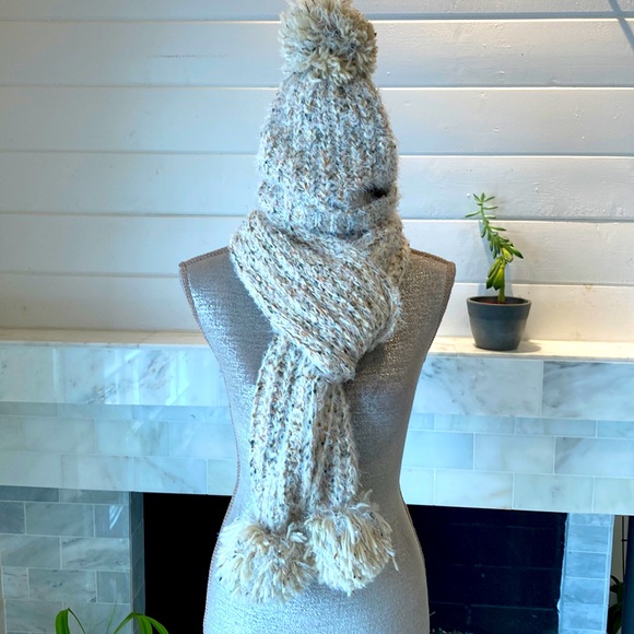 Mixit Accessories - Mixit Chunky Ivory Tweed Pompom Scarf and Hat